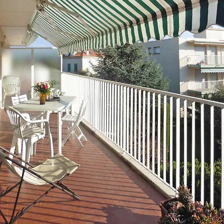 Cosy Flat With Balcony-terrace, Apartment Antibes