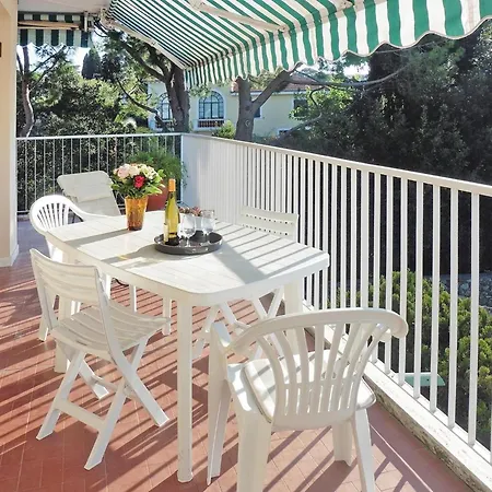 Cosy Flat With Balcony-terrace, Antibes