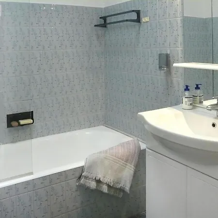 Apartment Cosy Flat With Balcony-terrace, Antibes