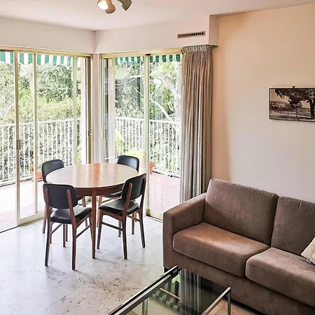 Cosy Flat With Balcony-terrace, Antibes