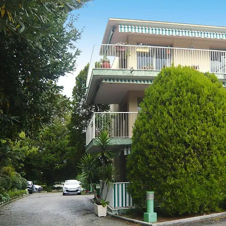 Cosy Flat With Balcony-terrace, Apartment