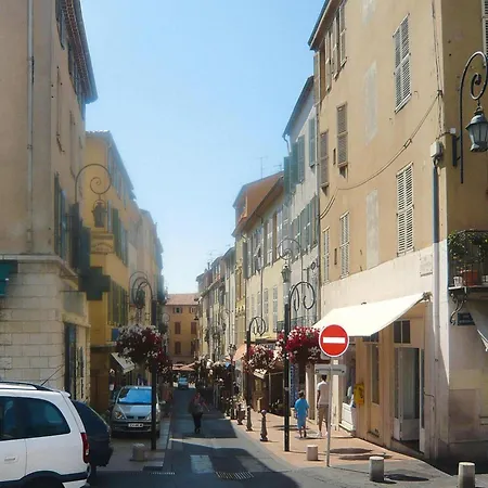 Cosy Flat With Balcony-terrace, Apartment Antibes